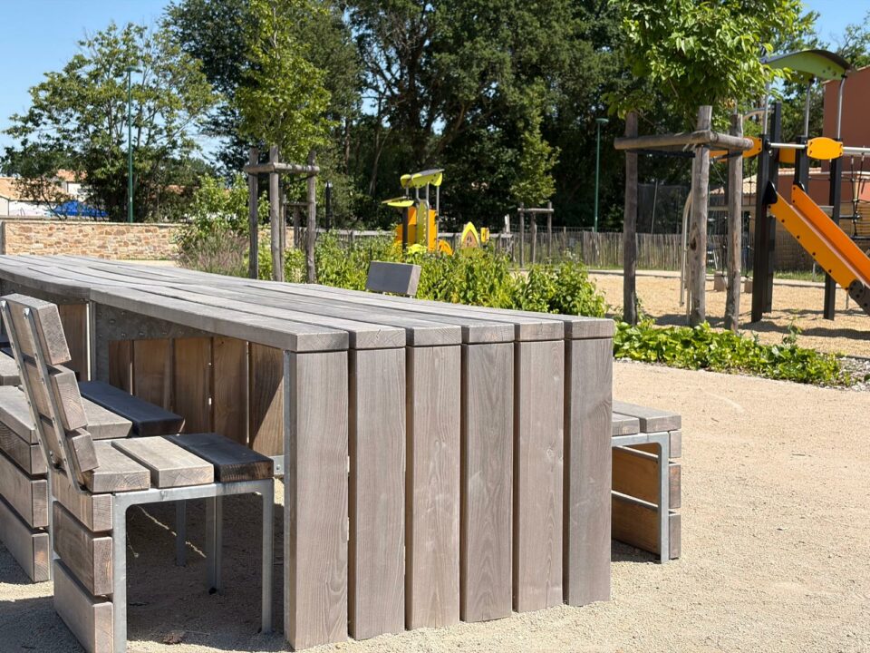Aménagement urbain et mobilier urbain en Vendée pour collectivités et professionnels avec Marmin Paysagiste.